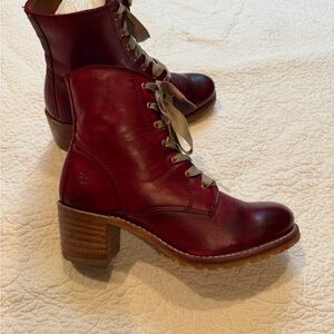 Frye Short Lace Up Boots Sz 9.5 M